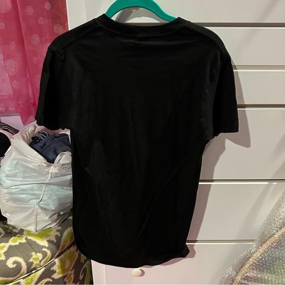 Hot Topic Tee - Picture 2 of 4